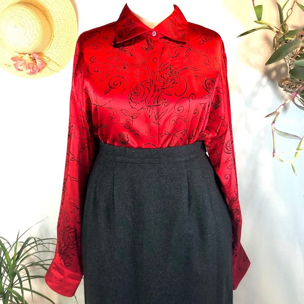 •Vintage• Red Silk Blouse - Picture 3 of 6